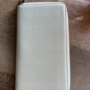 Women zip wallet
